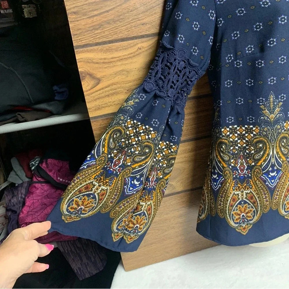 Charlotte Russe blue top size small bell sleeves crochet shouldera/arms - Picture 2 of 9